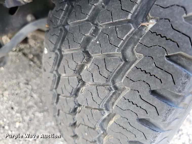 image for item DN8743 2015 Ford E450 Super Duty  shuttle bus