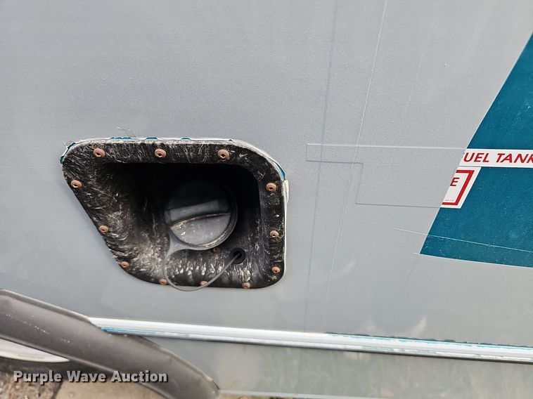 image for item DN8744 2015 Ford E450 Super Duty  shuttle bus