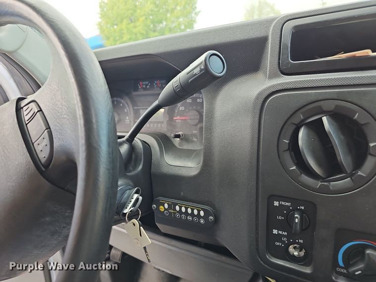 image for item DN8744 2015 Ford E450 Super Duty  shuttle bus