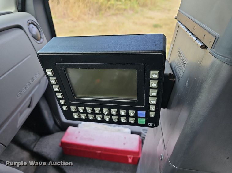 image for item DN8744 2015 Ford E450 Super Duty  shuttle bus