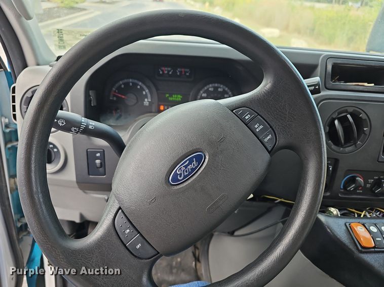 image for item DN8744 2015 Ford E450 Super Duty  shuttle bus