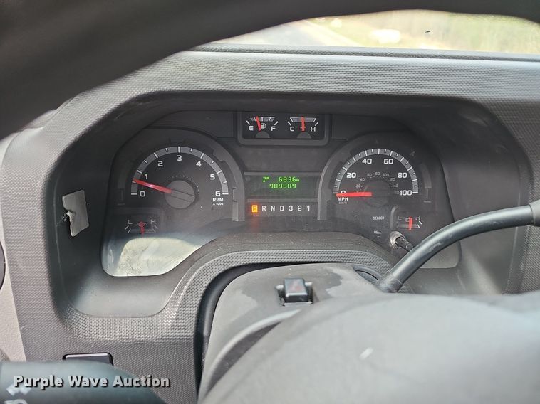 image for item DN8744 2015 Ford E450 Super Duty  shuttle bus