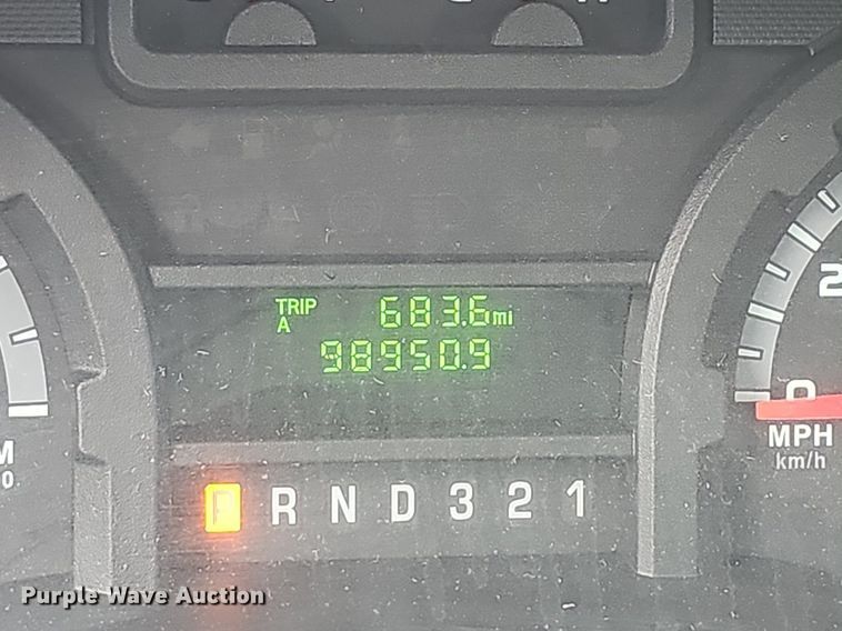 image for item DN8744 2015 Ford E450 Super Duty  shuttle bus