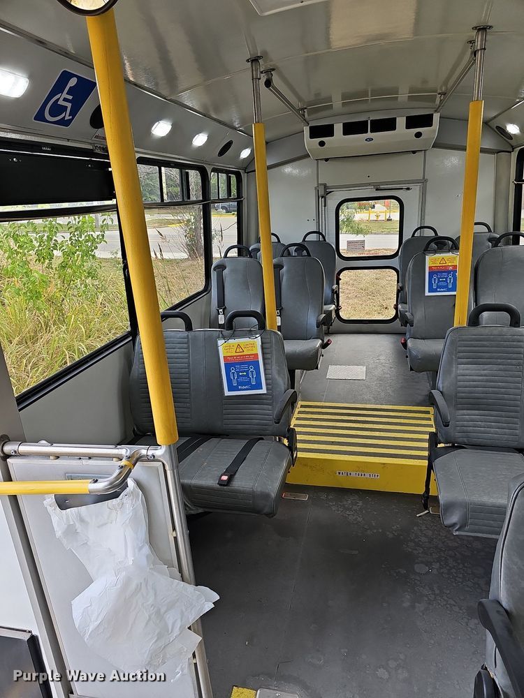 image for item DN8744 2015 Ford E450 Super Duty  shuttle bus