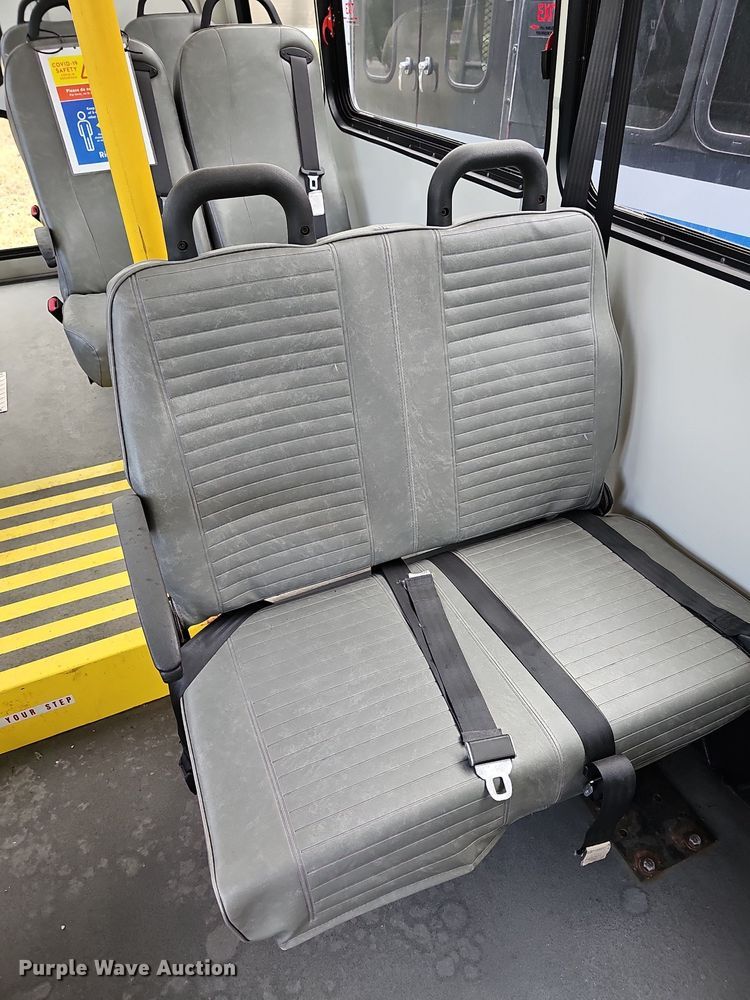 image for item DN8744 2015 Ford E450 Super Duty  shuttle bus