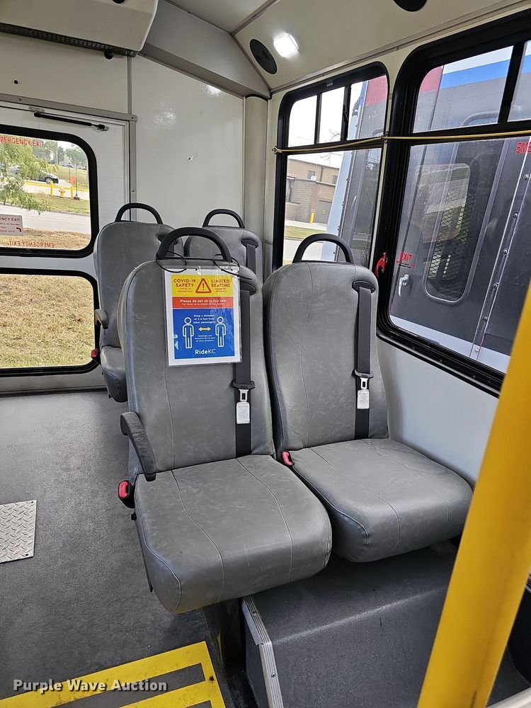 image for item DN8744 2015 Ford E450 Super Duty  shuttle bus