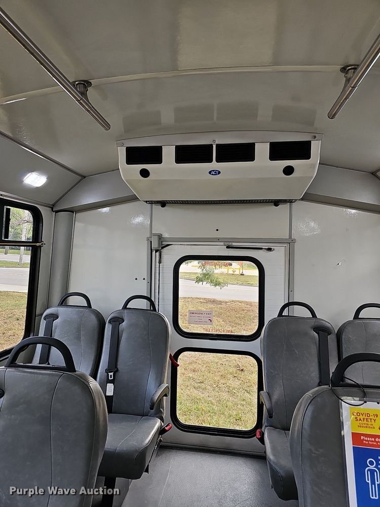 image for item DN8744 2015 Ford E450 Super Duty  shuttle bus