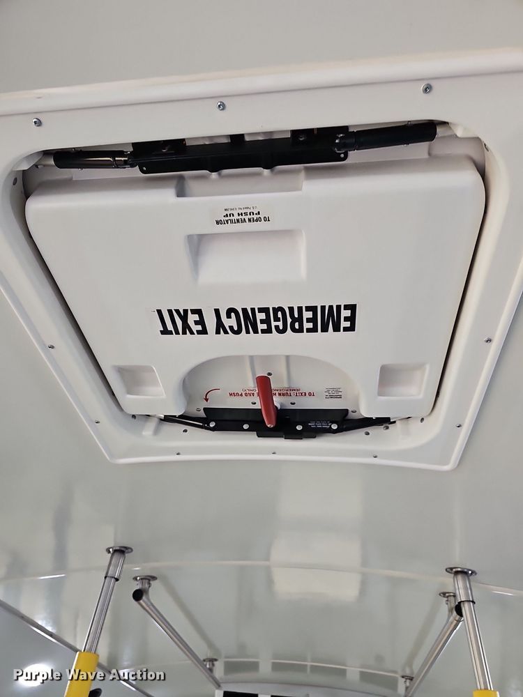 image for item DN8744 2015 Ford E450 Super Duty  shuttle bus