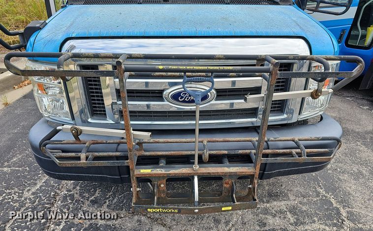 image for item DN8744 2015 Ford E450 Super Duty  shuttle bus