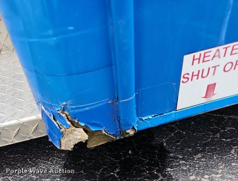 image for item DN8744 2015 Ford E450 Super Duty  shuttle bus