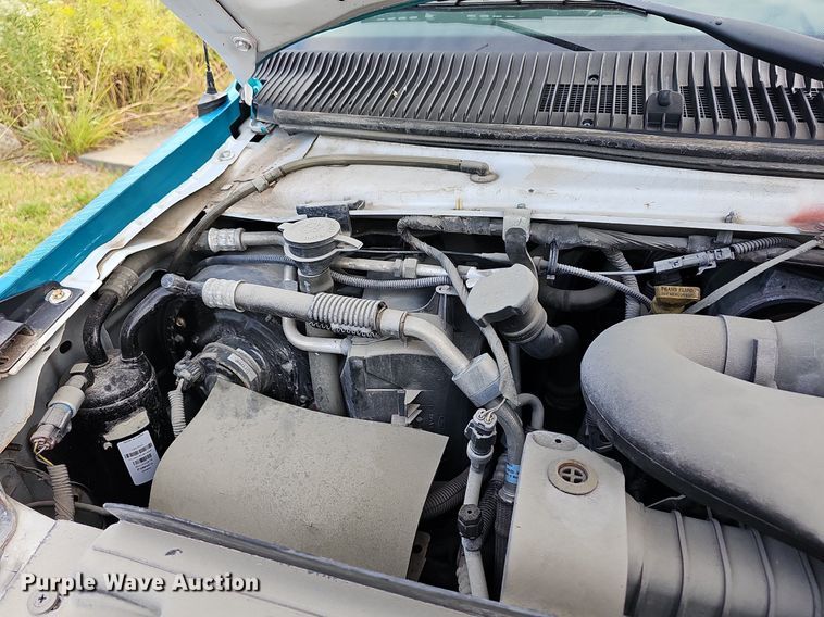 image for item DN8744 2015 Ford E450 Super Duty  shuttle bus