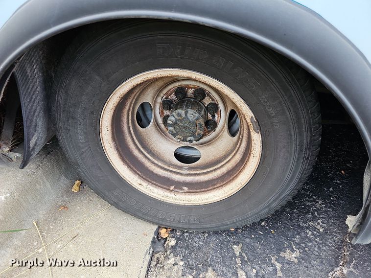 image for item DN8744 2015 Ford E450 Super Duty  shuttle bus