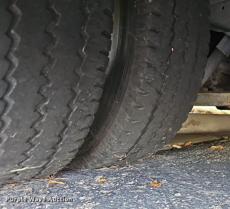 image for item DN8744 2015 Ford E450 Super Duty  shuttle bus