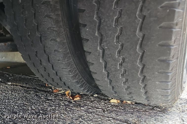 image for item DN8744 2015 Ford E450 Super Duty  shuttle bus