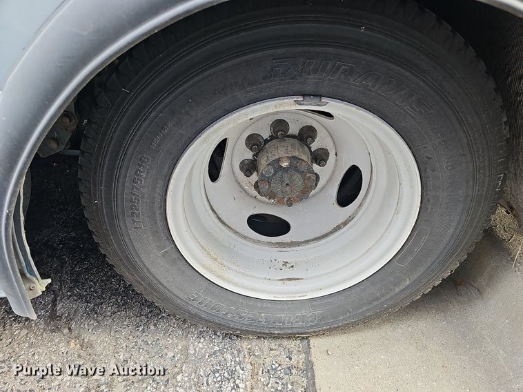 image for item DN8744 2015 Ford E450 Super Duty  shuttle bus