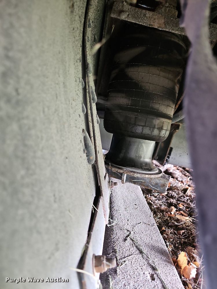 image for item DN8744 2015 Ford E450 Super Duty  shuttle bus