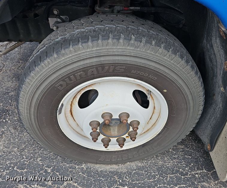 image for item DN8744 2015 Ford E450 Super Duty  shuttle bus