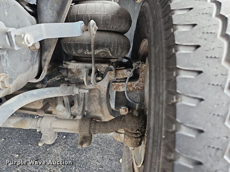 image for item DN8744 2015 Ford E450 Super Duty  shuttle bus