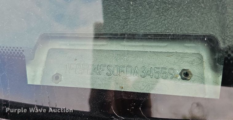 image for item DN8744 2015 Ford E450 Super Duty  shuttle bus