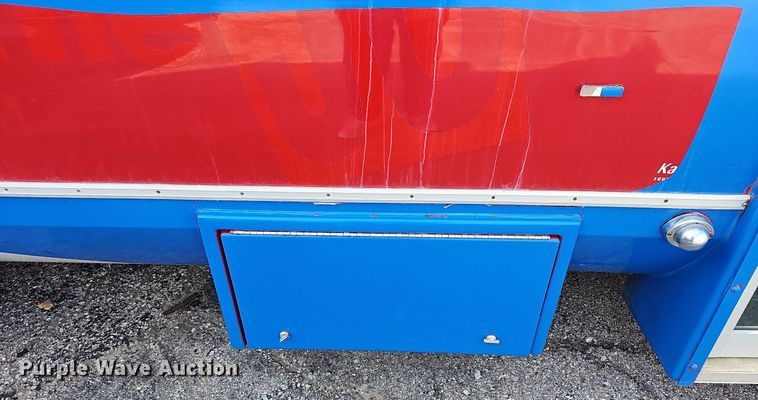 image for item DN8745 2013 Ford E450 Super Duty  shuttle bus