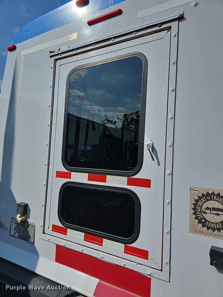 image for item DN8745 2013 Ford E450 Super Duty  shuttle bus