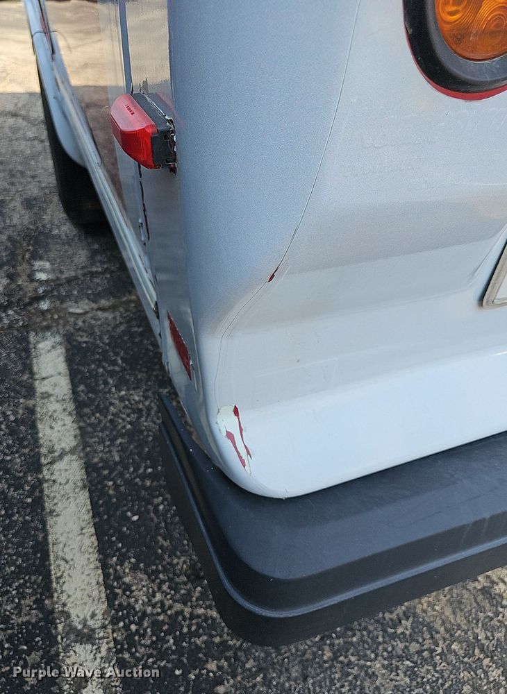 image for item DN8745 2013 Ford E450 Super Duty  shuttle bus