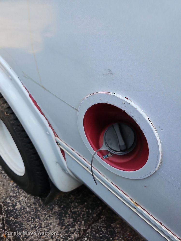 image for item DN8745 2013 Ford E450 Super Duty  shuttle bus