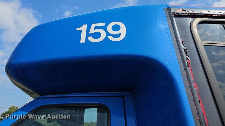 image for item DN8745 2013 Ford E450 Super Duty  shuttle bus