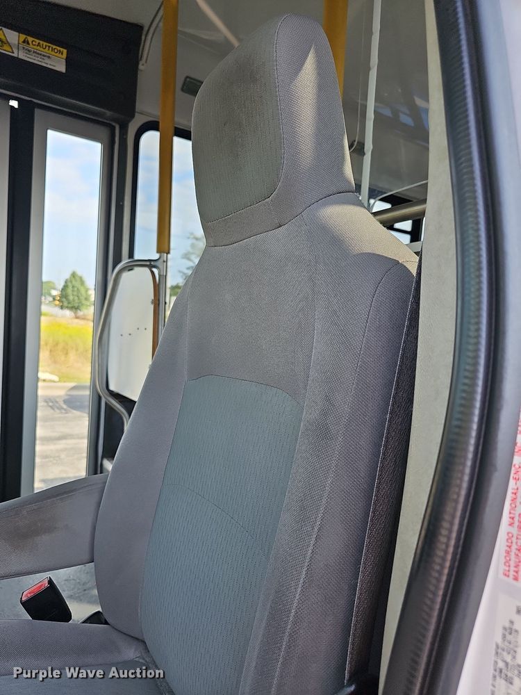 image for item DN8745 2013 Ford E450 Super Duty  shuttle bus