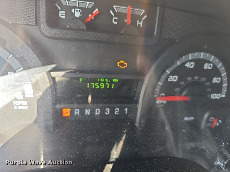 image for item DN8745 2013 Ford E450 Super Duty  shuttle bus