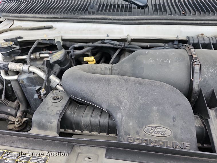 image for item DN8745 2013 Ford E450 Super Duty  shuttle bus