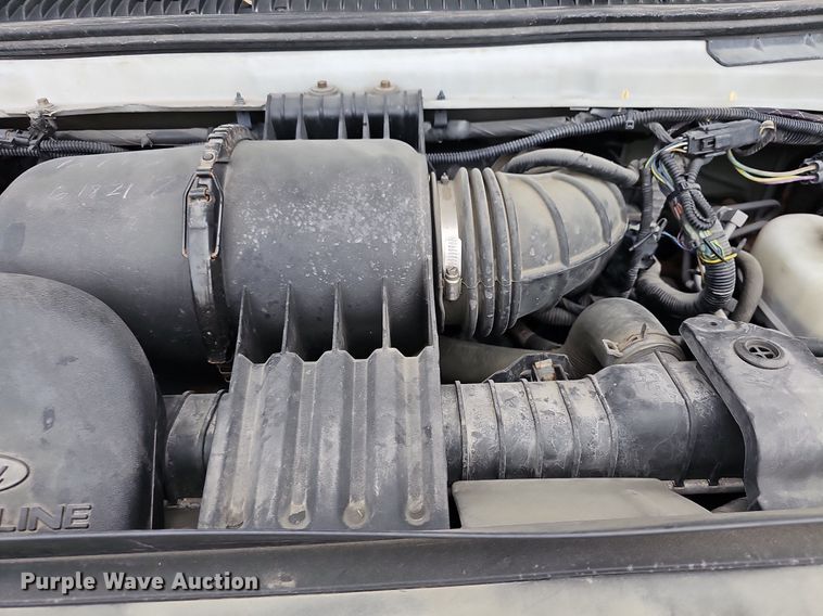 image for item DN8745 2013 Ford E450 Super Duty  shuttle bus