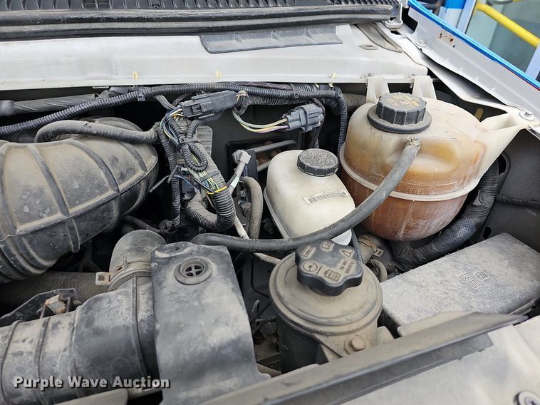 image for item DN8745 2013 Ford E450 Super Duty  shuttle bus