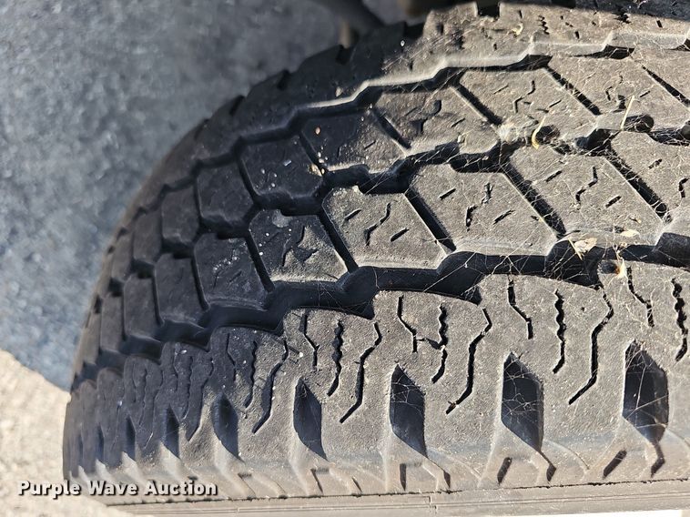 image for item DN8745 2013 Ford E450 Super Duty  shuttle bus