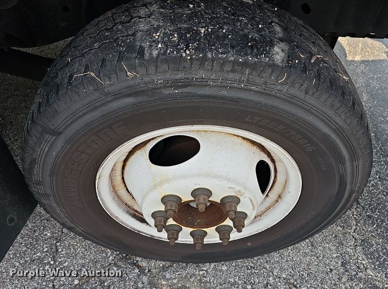 image for item DN8745 2013 Ford E450 Super Duty  shuttle bus