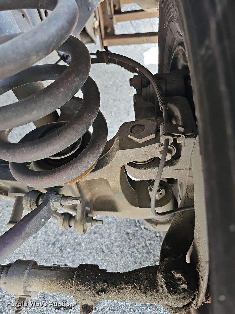 image for item DN8745 2013 Ford E450 Super Duty  shuttle bus