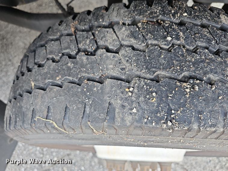 image for item DN8745 2013 Ford E450 Super Duty  shuttle bus