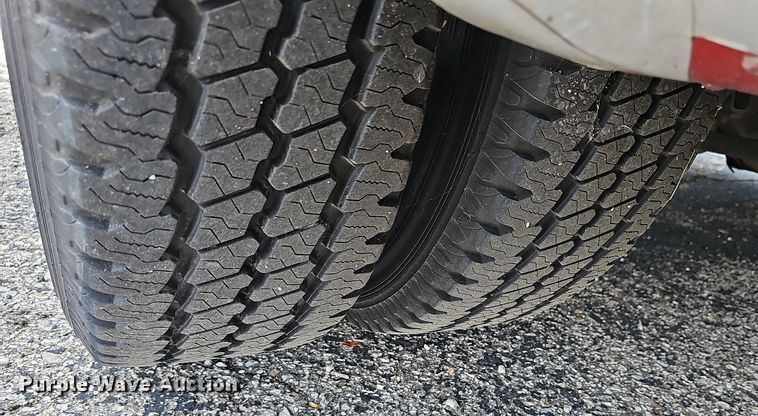 image for item DN8745 2013 Ford E450 Super Duty  shuttle bus