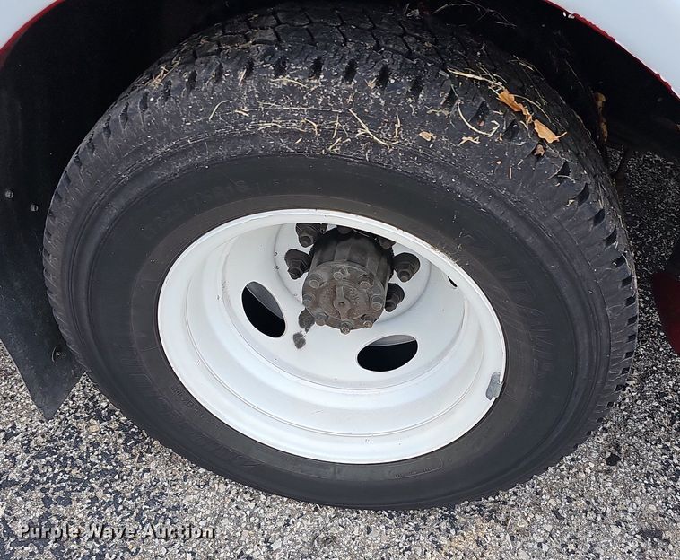 image for item DN8745 2013 Ford E450 Super Duty  shuttle bus