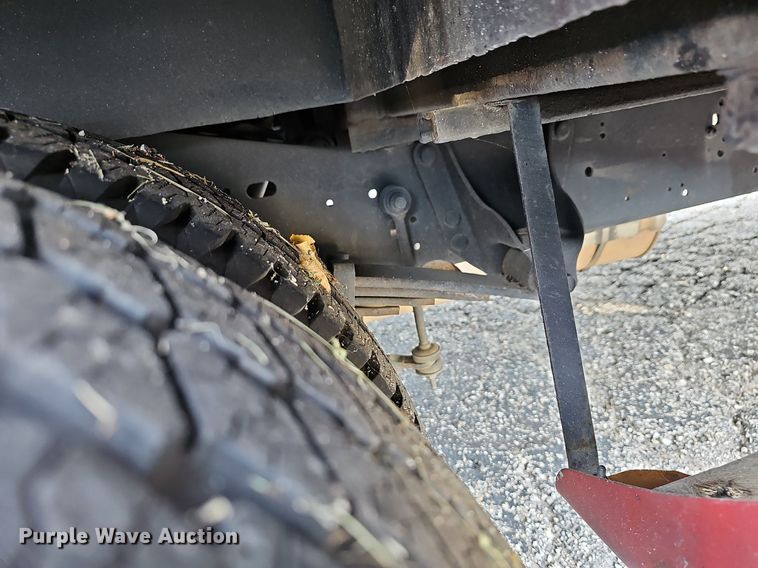 image for item DN8745 2013 Ford E450 Super Duty  shuttle bus