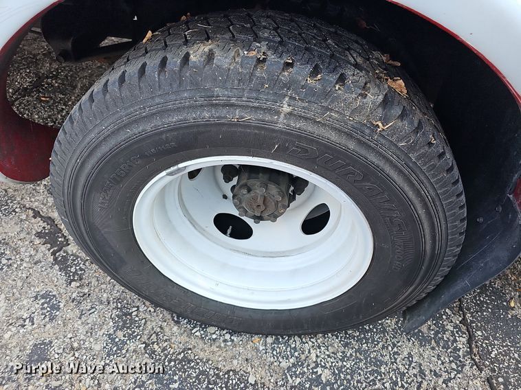 image for item DN8745 2013 Ford E450 Super Duty  shuttle bus