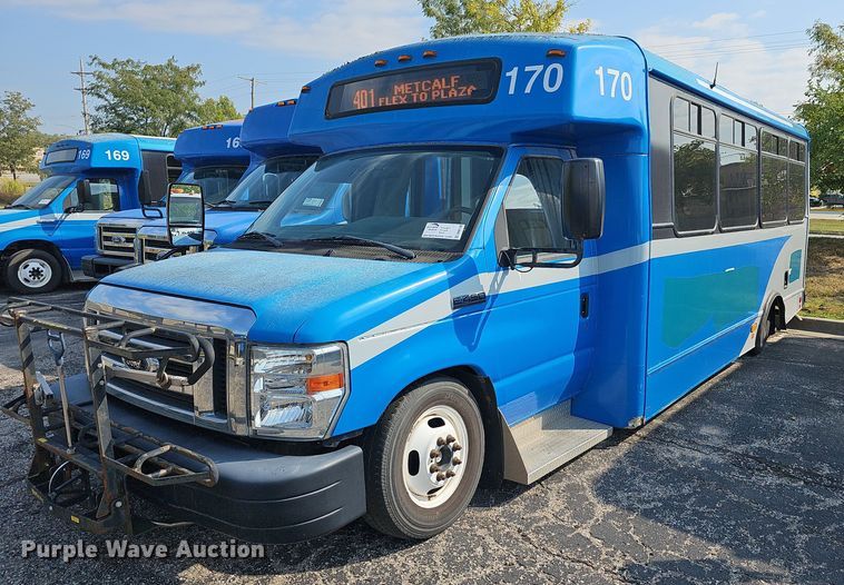 image for item DN8746 2015 Ford Champion E450 Super Duty  shuttle bus