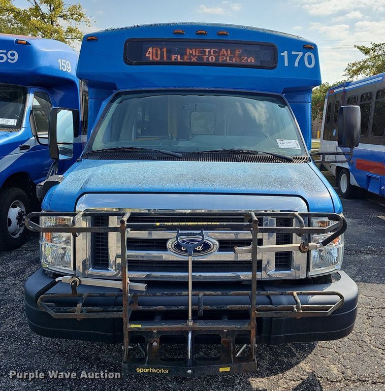 image for item DN8746 2015 Ford Champion E450 Super Duty  shuttle bus