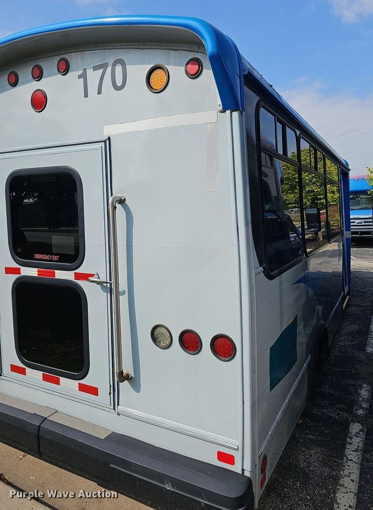 image for item DN8746 2015 Ford Champion E450 Super Duty  shuttle bus