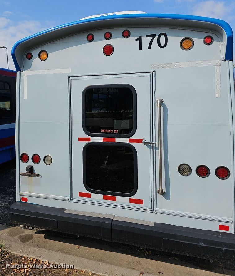 image for item DN8746 2015 Ford Champion E450 Super Duty  shuttle bus