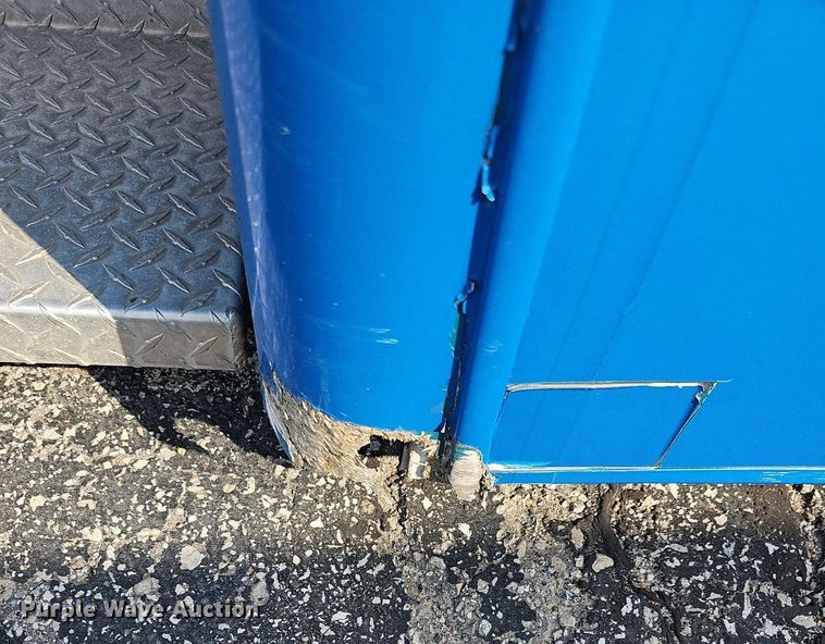 image for item DN8746 2015 Ford Champion E450 Super Duty  shuttle bus