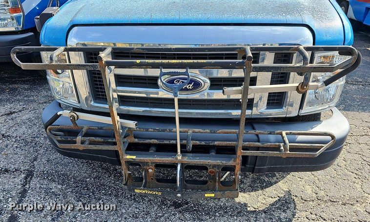 image for item DN8746 2015 Ford Champion E450 Super Duty  shuttle bus