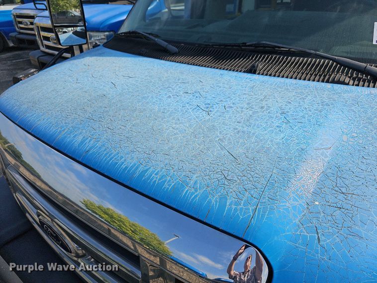 image for item DN8746 2015 Ford Champion E450 Super Duty  shuttle bus