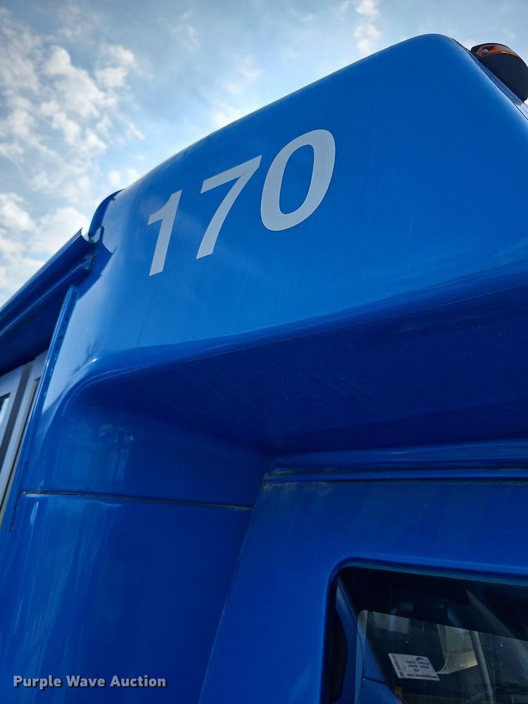 image for item DN8746 2015 Ford Champion E450 Super Duty  shuttle bus