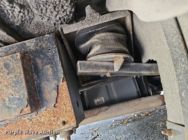 image for item DN8746 2015 Ford Champion E450 Super Duty  shuttle bus